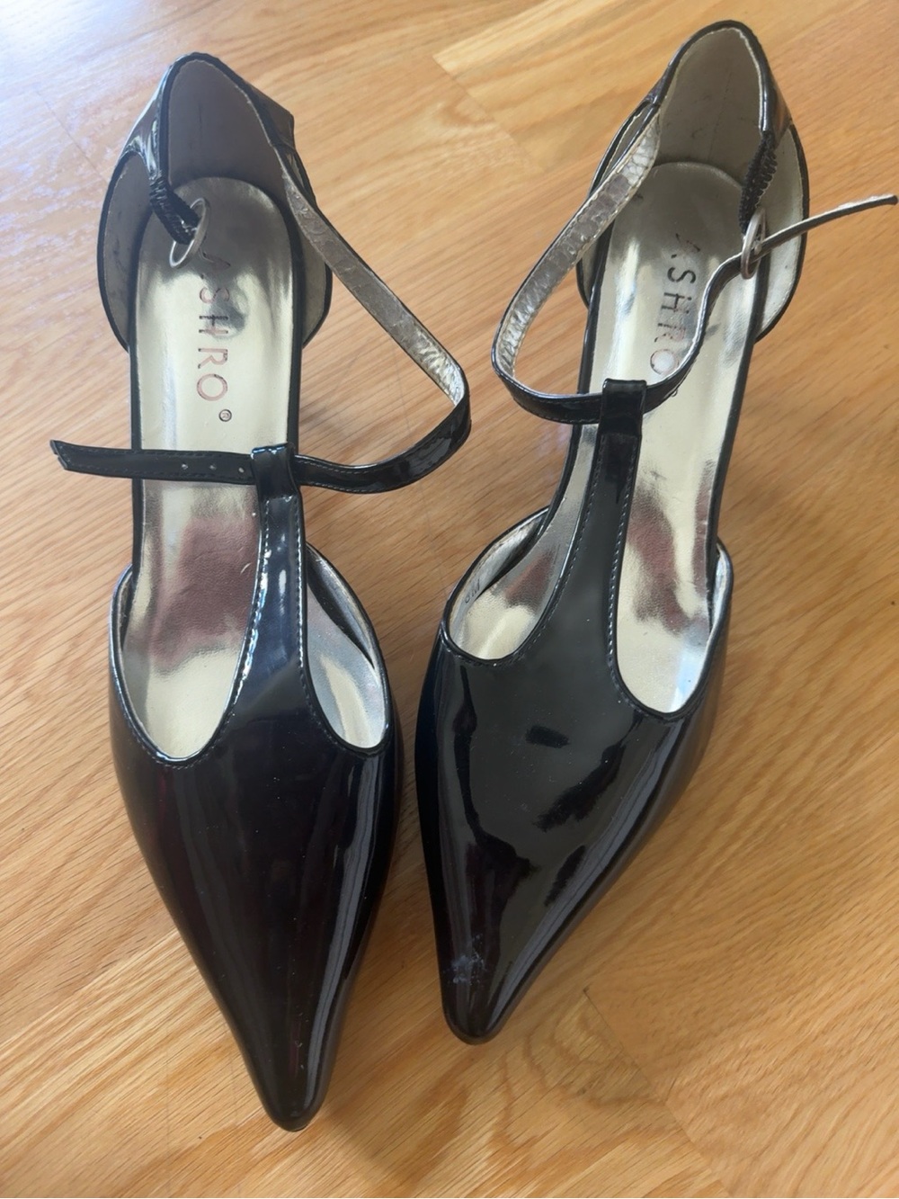 S.HERO Black Patent Pointed Toe T-Strap Kitten Heels Y2K Pumps Size 8